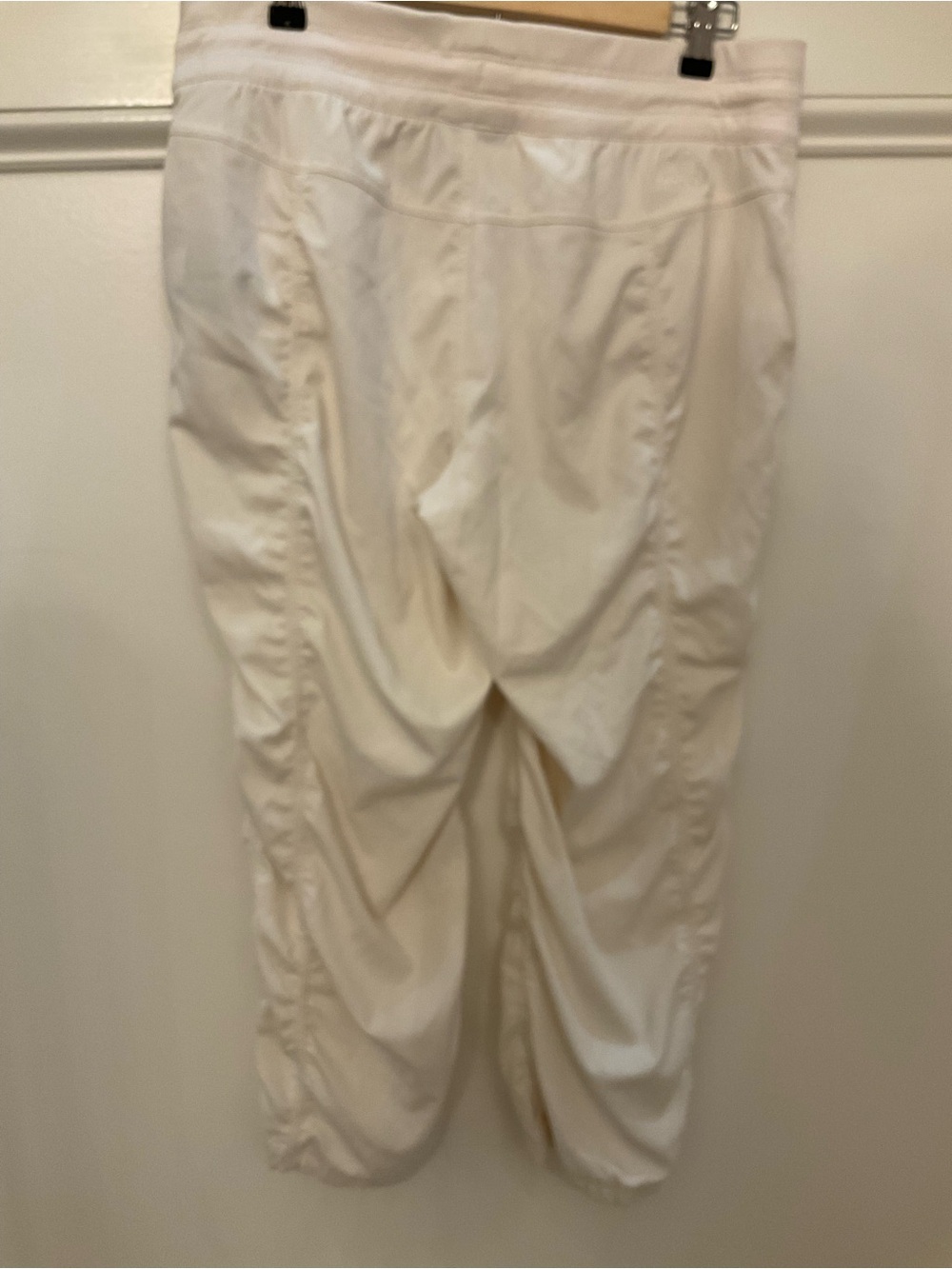 The North Face
Aphrodite 2.0 Water Resistant Drawstring Capri Pants - Picture 6 of 13